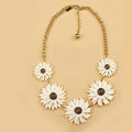 Luxury Fashion Women Exaggeration Choker Daisy Flower Crystal Bib Necklace Jewelry - White