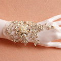 Luxurious Lace Flower Rhinestone Bride Wristlet Wedding Bridal with Ring Crystal Bracelet Chain Accessories